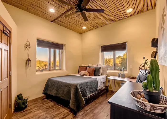 Holiday home Peaceful Desert Retreat - Stunning Views - Pool Spa, Backyard, Music - !