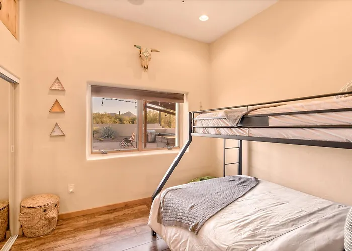 Peaceful Desert Retreat - Stunning Views - Pool Spa, Backyard, Music - ! Tucson