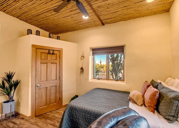 Peaceful Desert Retreat - Stunning Views - Pool Spa, Backyard, Music - ! Holiday home