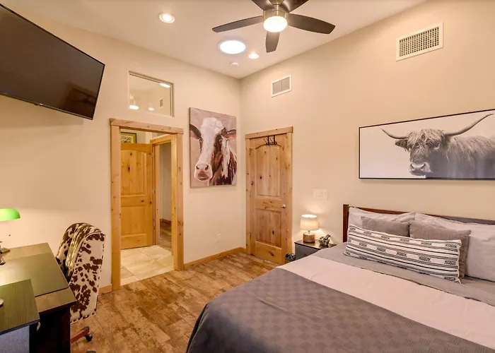 Peaceful Desert Retreat - Stunning Views - Pool Spa, Backyard, Music - ! * Tucson