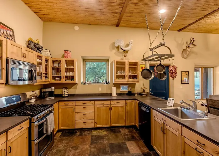 Peaceful Desert Retreat - Stunning Views - Pool Spa, Backyard, Music - ! * Tucson