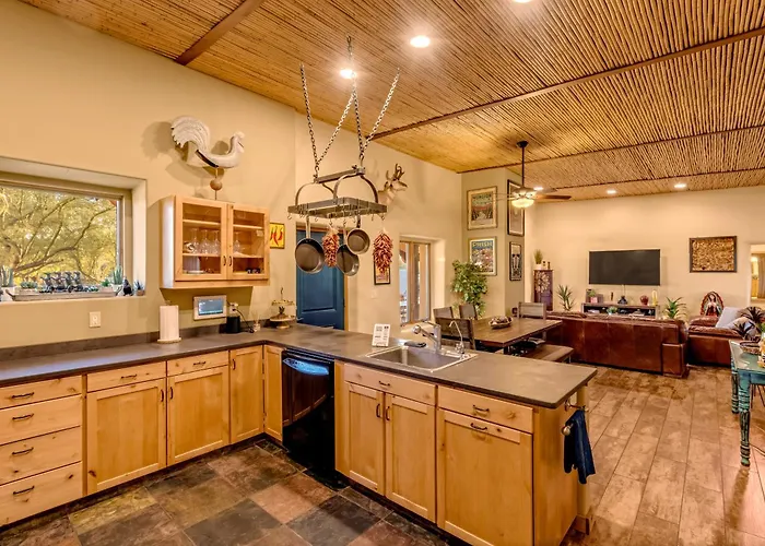 Peaceful Desert Retreat - Stunning Views - Pool Spa, Backyard, Music - ! Holiday home Tucson