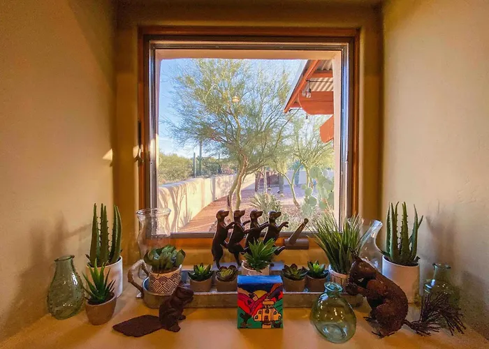Peaceful Desert Retreat - Stunning Views - Pool Spa, Backyard, Music - ! Tucson
