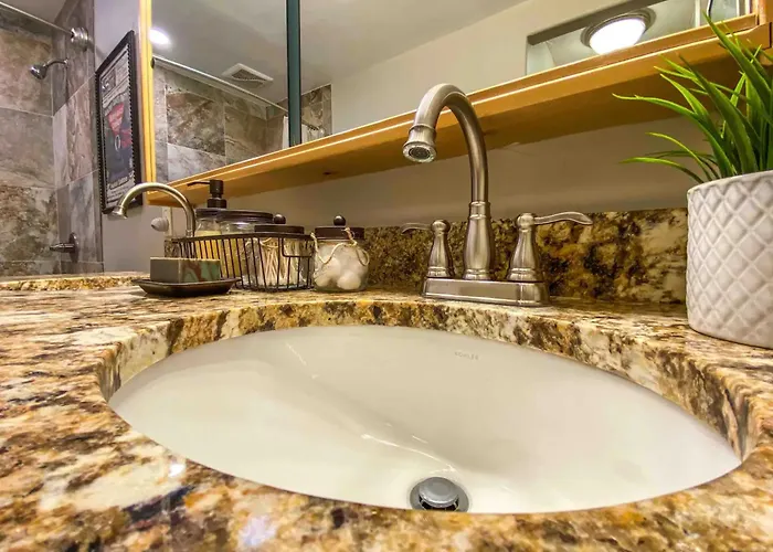 Peaceful Desert Retreat - Stunning Views - Pool Spa, Backyard, Music - ! Holiday home