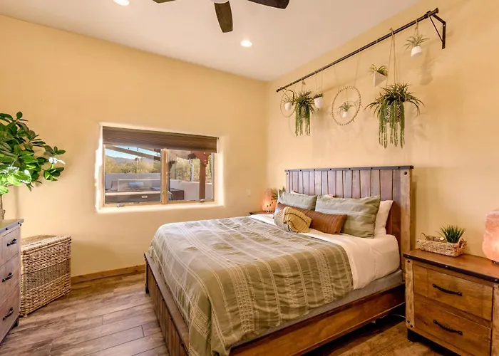 Peaceful Desert Retreat - Stunning Views - Pool Spa, Backyard, Music - ! Holiday home *