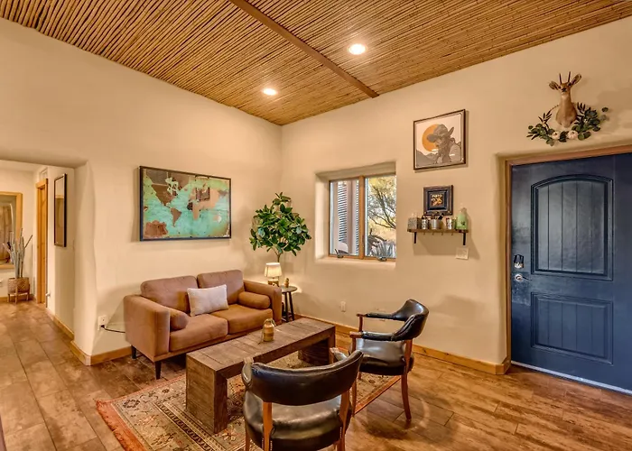 Peaceful Desert Retreat - Stunning Views - Pool Spa, Backyard, Music - ! Tucson